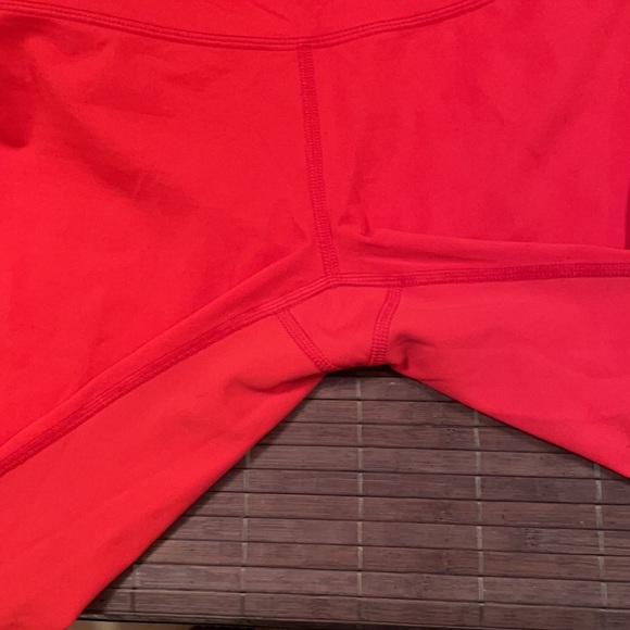 🔥Lululemon Red Capris w/Keyhole Scrunch Sides🔥 - Picture 5 of 9